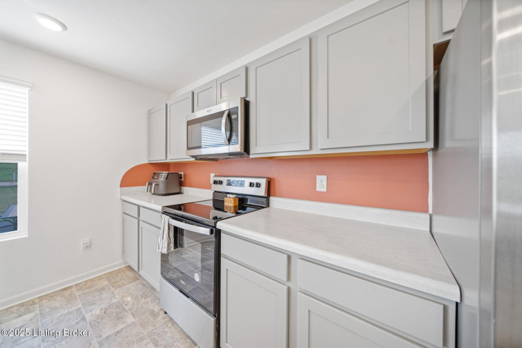 Listing Image 12