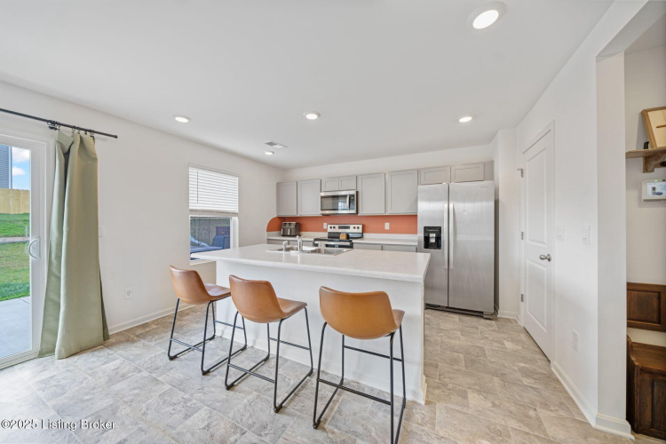 Listing Image 10