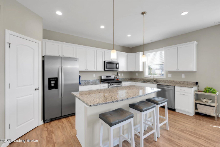 Listing Image 19