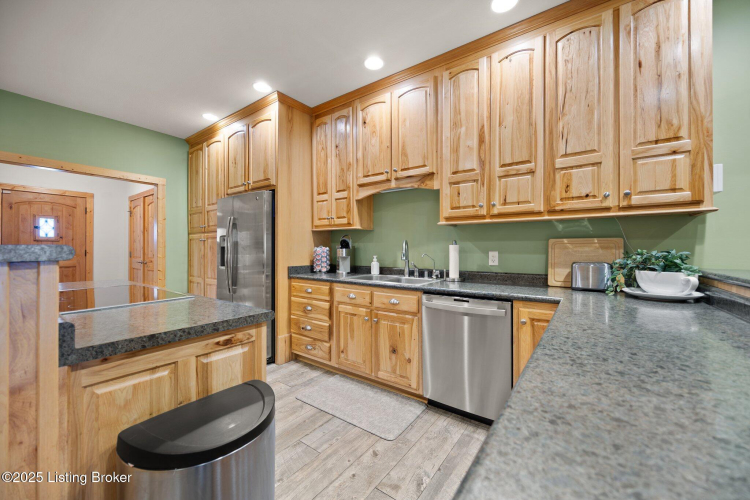 Listing Image 15