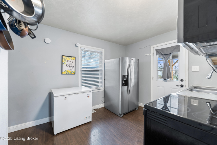 Listing Image 11