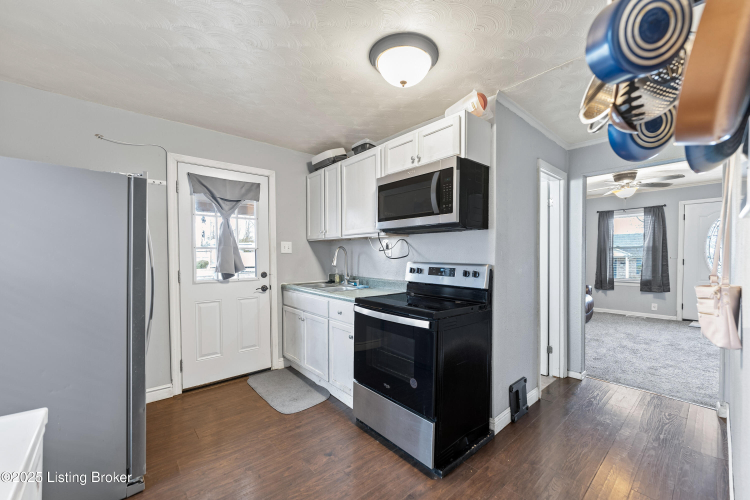 Listing Image 12