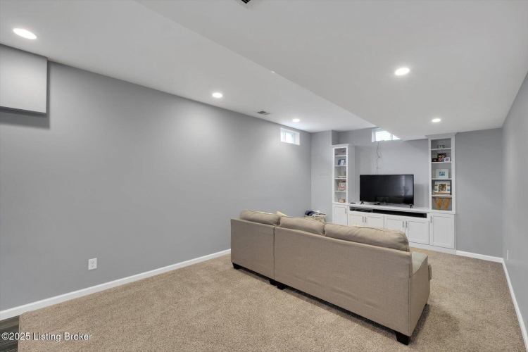 Listing Image 52