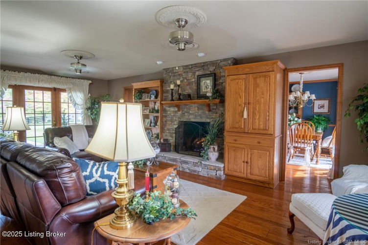 Listing Image 14