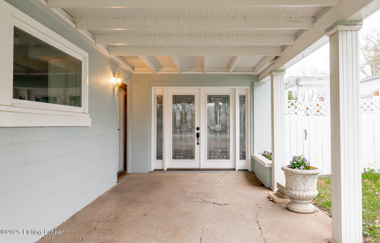 Listing Image 4
