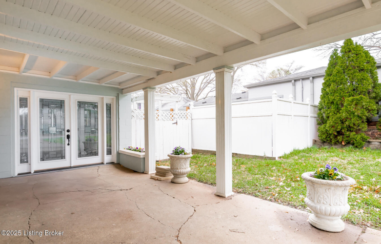 Listing Image 5