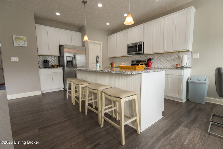 Listing Image 19
