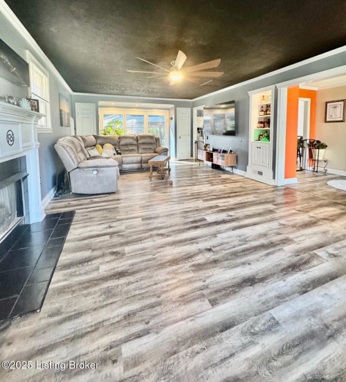 Listing Image 11