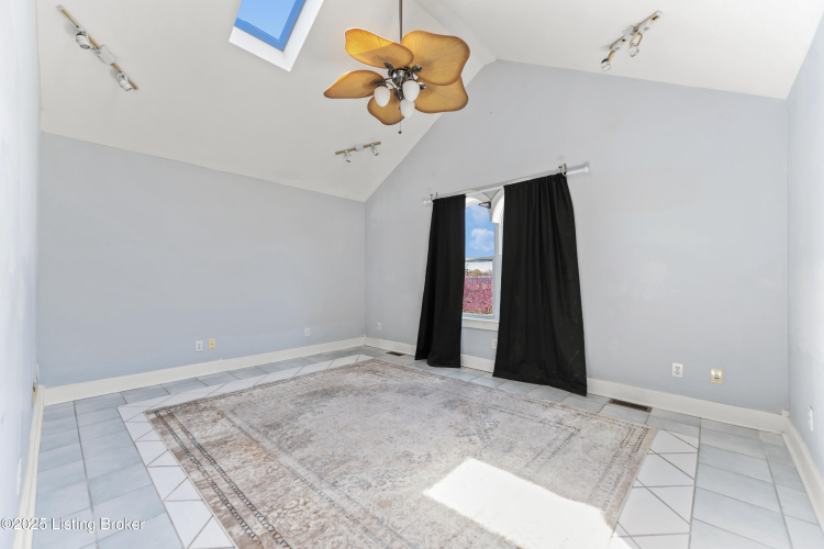 Listing Image 24