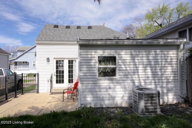 Listing Image 16