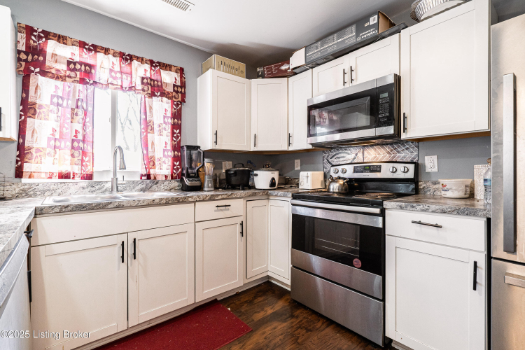 Listing Image 9