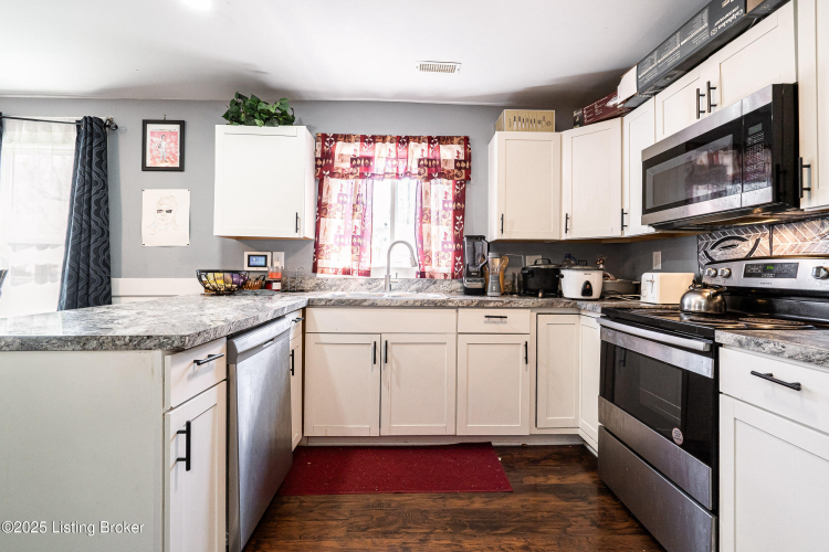 Listing Image 10