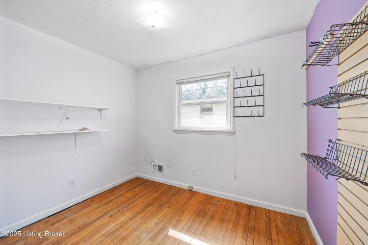 Listing Image 17