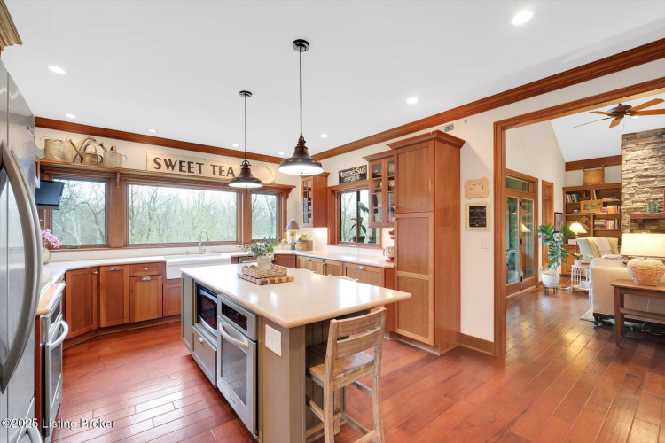 Listing Image 19