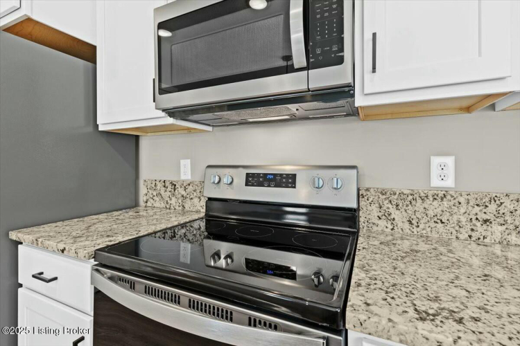 Listing Image 12