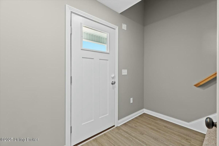 Listing Image 6