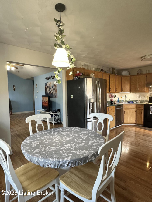 Listing Image 16