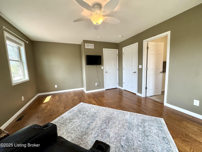 Listing Image 58