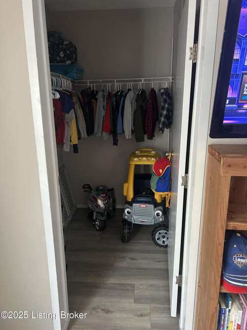 Listing Image 24