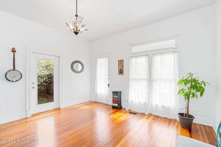Listing Image 7