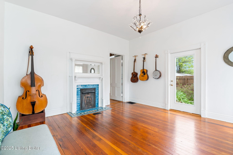 Listing Image 9