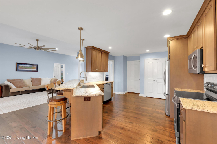 Listing Image 15