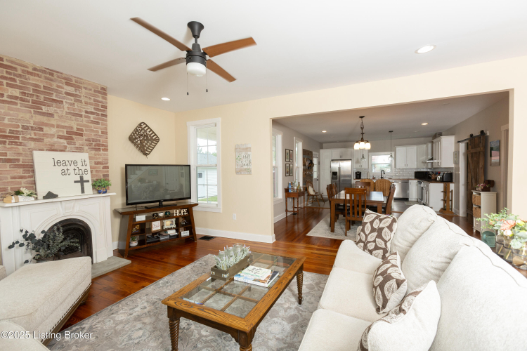 Listing Image 9