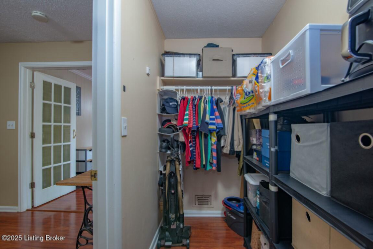 Listing Image 30