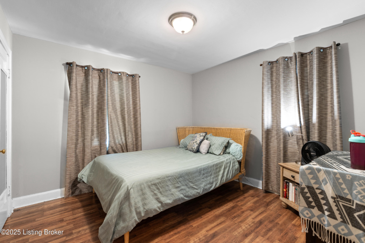Listing Image 10