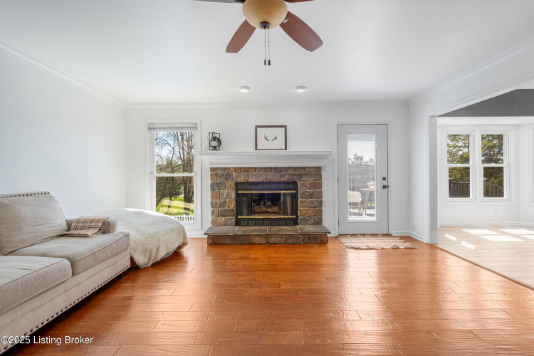 Listing Image 16
