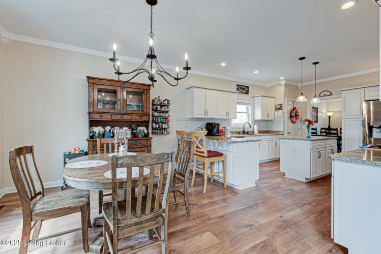 Listing Image 12