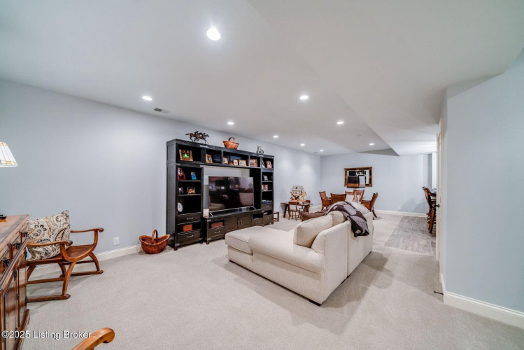 Listing Image 61