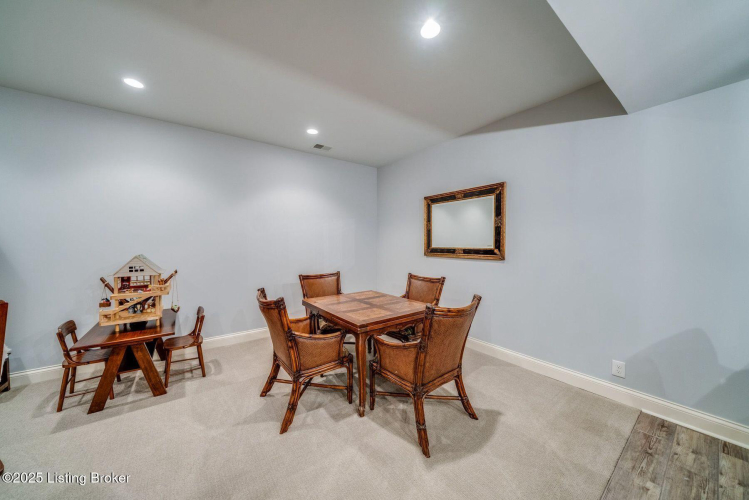 Listing Image 64