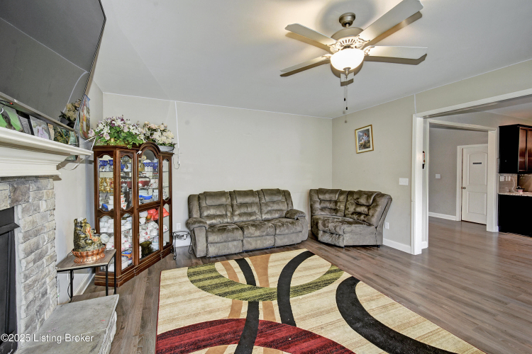 Listing Image 13