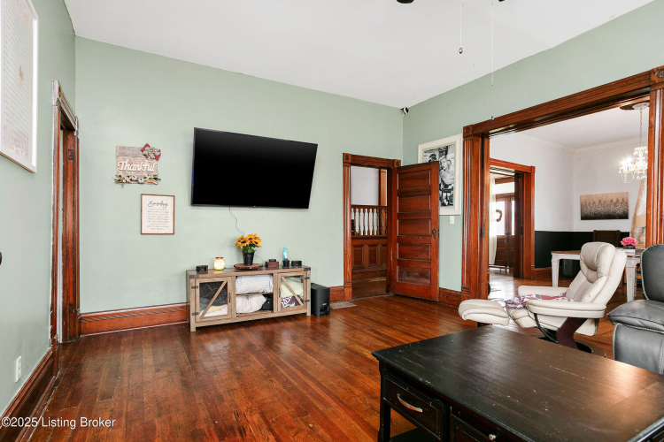 Listing Image 12