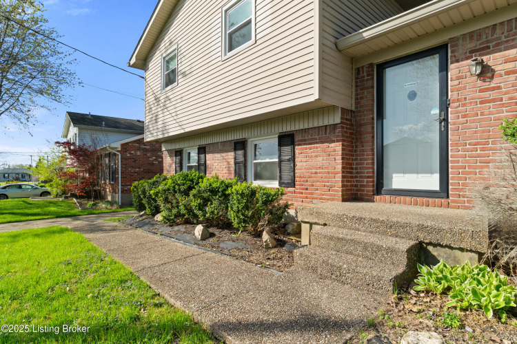 Listing Image 4
