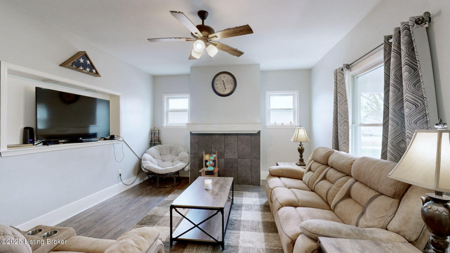Listing Image 7