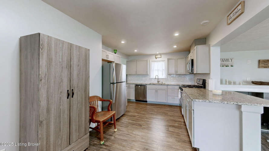 Listing Image 10