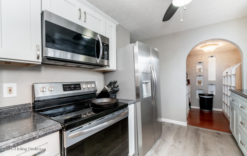 Listing Image 12