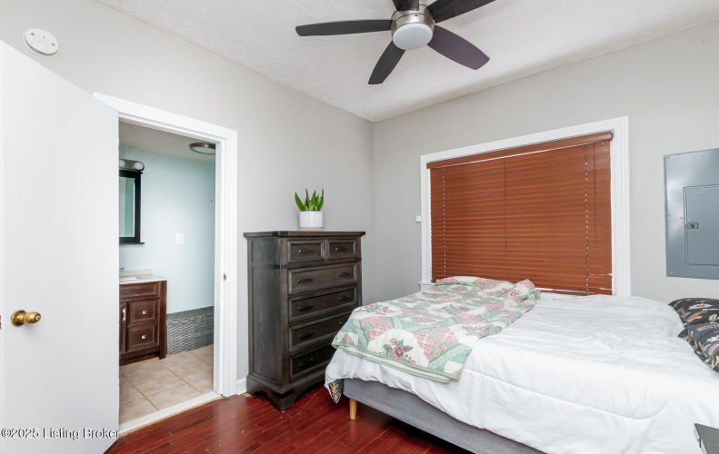 Listing Image 20