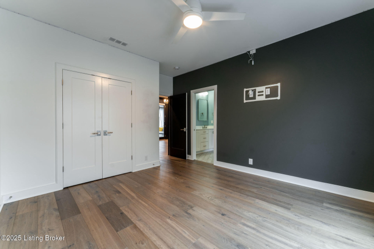 Listing Image 58