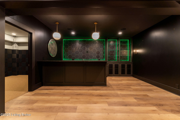 Listing Image 80