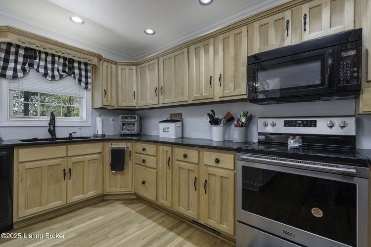 Listing Image 14