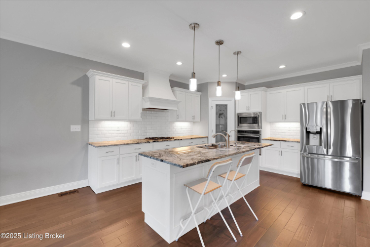 Listing Image 12
