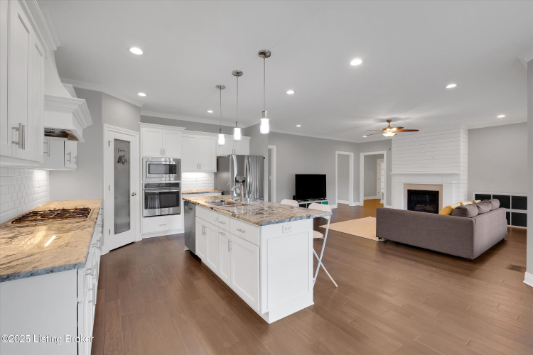 Listing Image 10