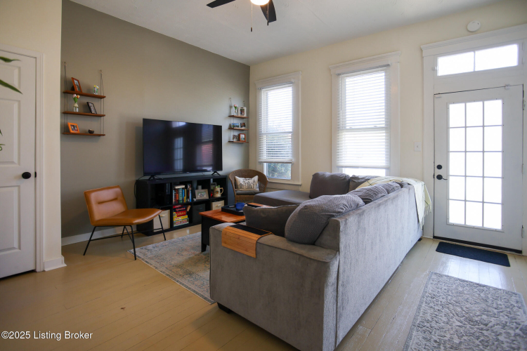Listing Image 15