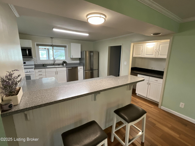 Listing Image 14