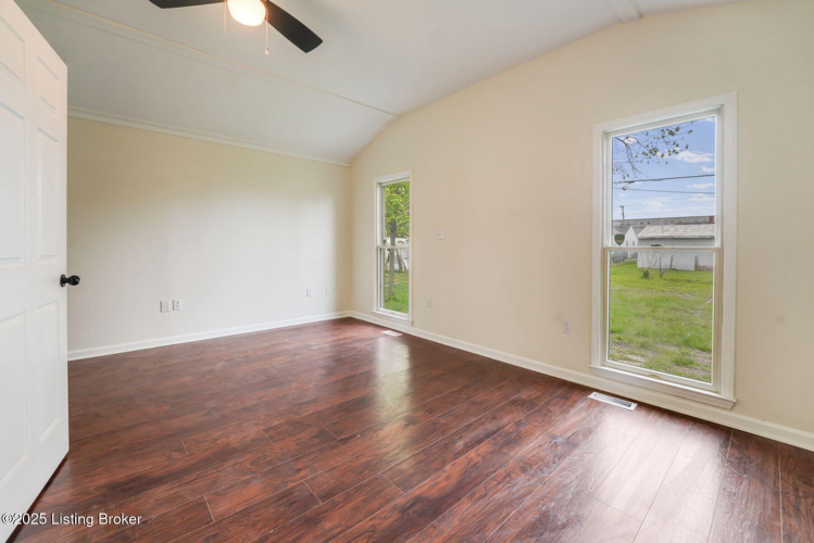 Listing Image 17