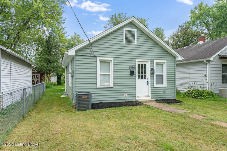 Listing Image 4