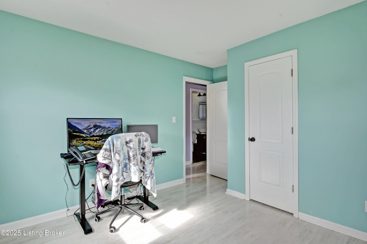 Listing Image 17